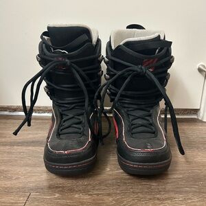 Black and Red Beginner Snowboard Boots size 6
